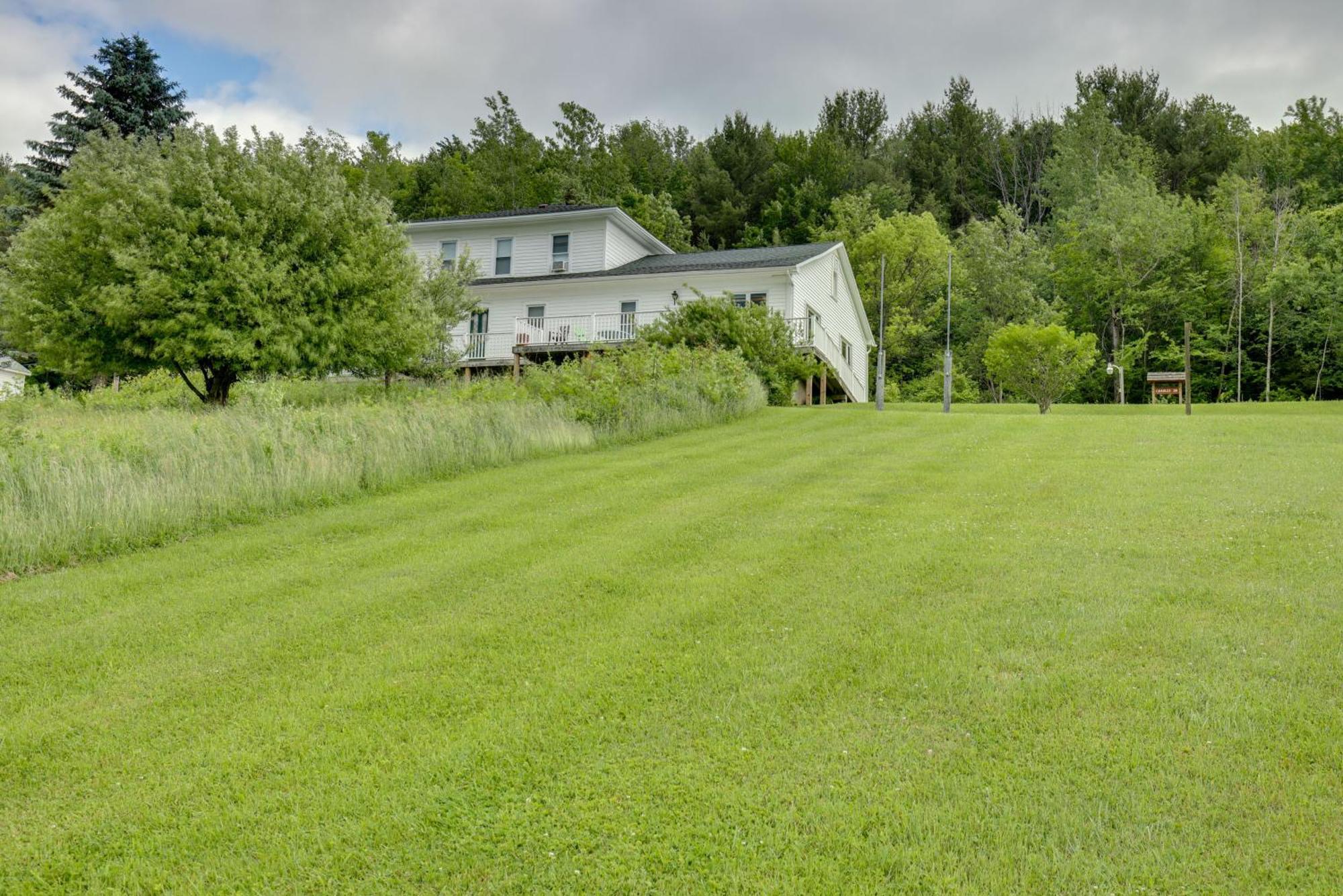 Lawrenceville Apartment With Deck Near Gaming Lands! Luaran gambar