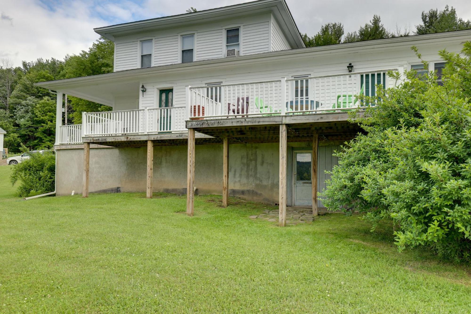 Lawrenceville Apartment With Deck Near Gaming Lands! Luaran gambar