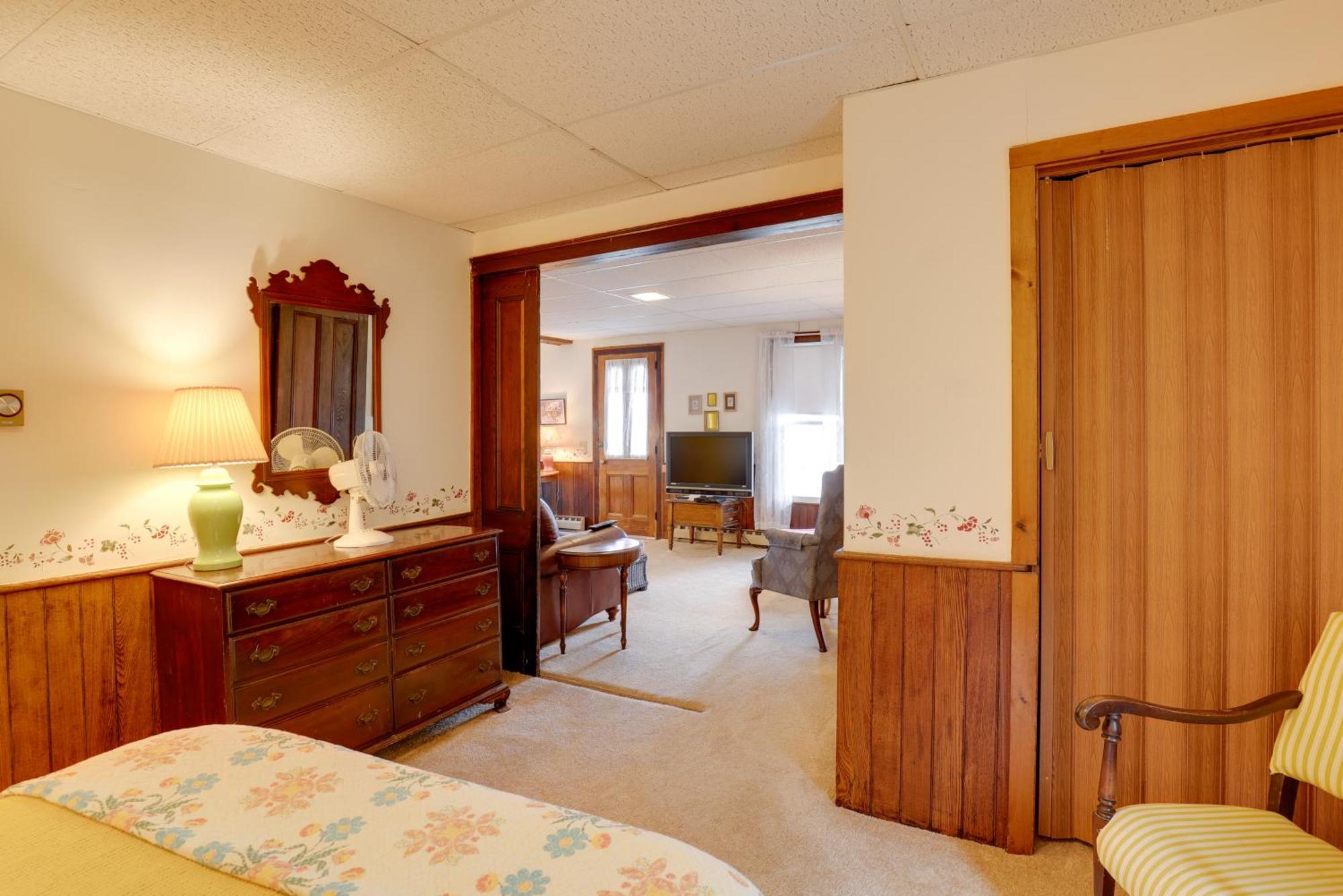 Lawrenceville Apartment With Deck Near Gaming Lands! Luaran gambar