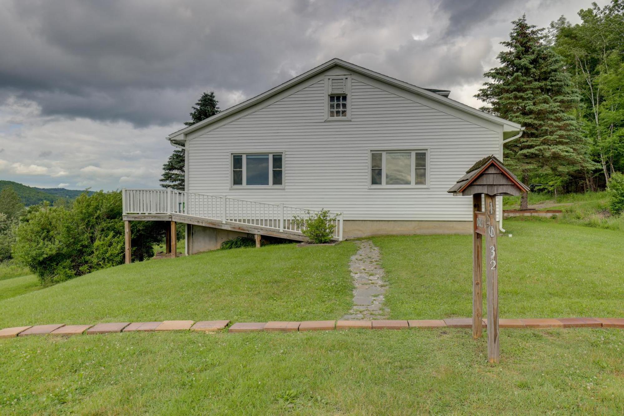 Lawrenceville Apartment With Deck Near Gaming Lands! Luaran gambar