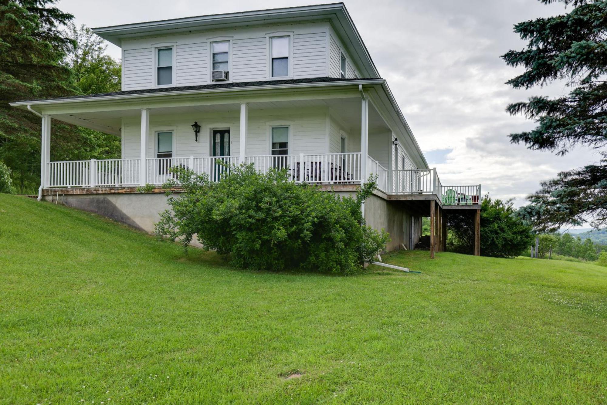 Lawrenceville Apartment With Deck Near Gaming Lands! Luaran gambar