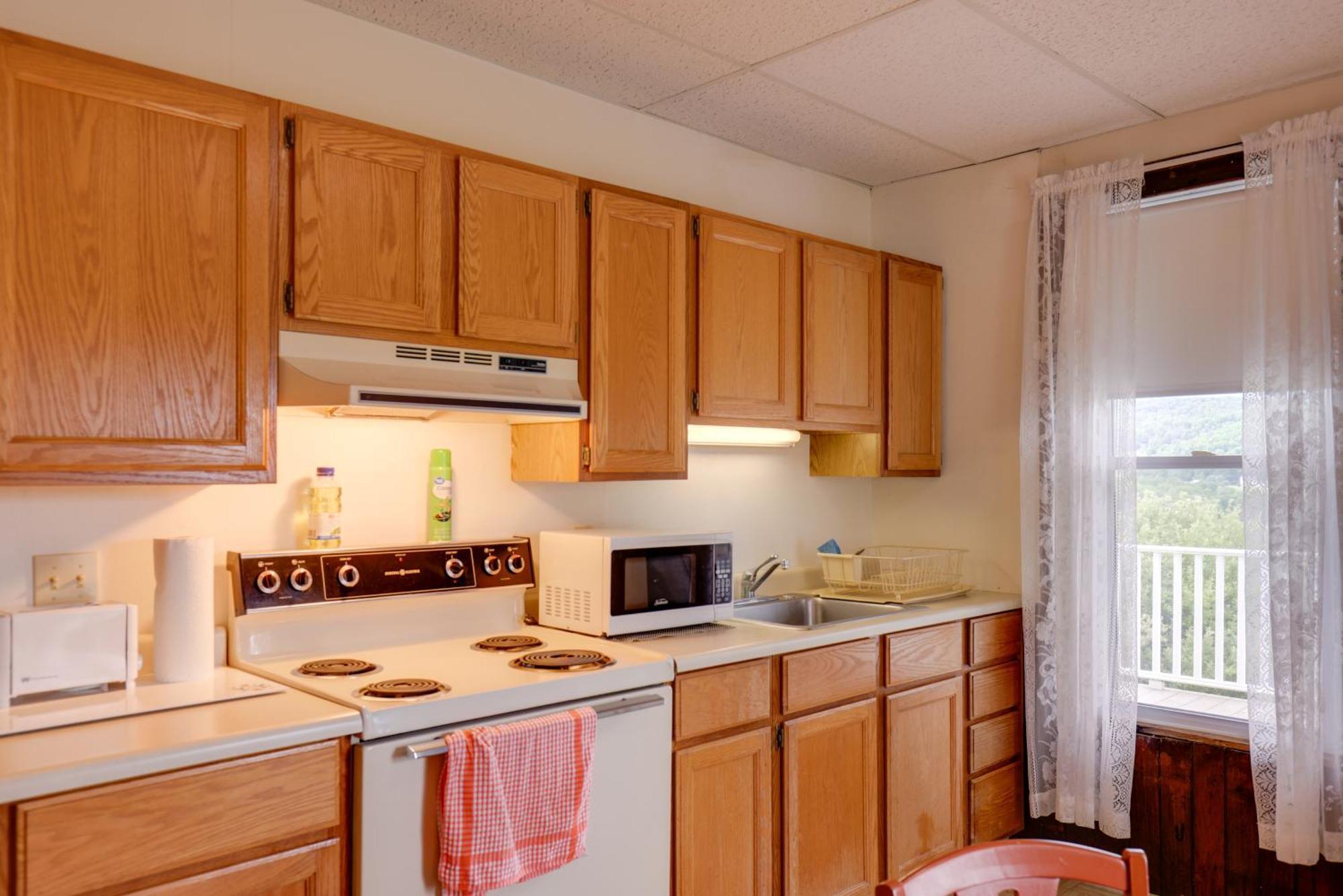 Lawrenceville Apartment With Deck Near Gaming Lands! Luaran gambar